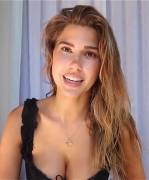 Kara Del Toro subtle jiggle