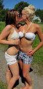 2 girls