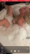 Using a jacuzzi jet to cum