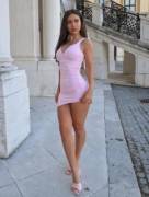 Tight pink dress at Schoenbrunn Palace