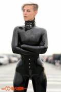 VeeNightmare, stunning in her first latex shoot