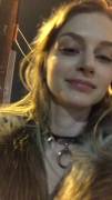 So hot! Flashing her sexy body on the street