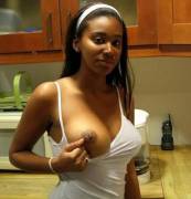 Boob flash in the kitchen