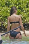 Jessica Alba's Booty!