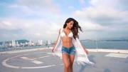 Silvy Araujo - Dancing on the Roof