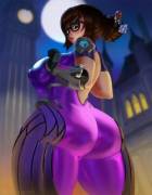 Mei squeezed into Widow's suit