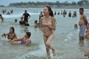 Are you looking at the guy's behind her gut?