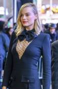 Margot Robbie - rocks a GloriaV-ish Suit !