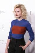 Julia Garner pokies