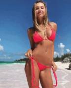 Red hot bikini babe [gif]