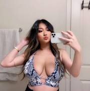 I'd do anything to have Vicki Li worship my cock