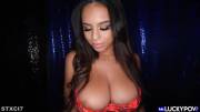 Autumn Falls sexy latina