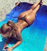 Rockin ass beach babe (Niykee Heaton)