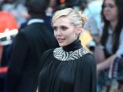 Elizabeth Olsen doesn't bother with a bra under her dress