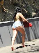 Ariel Winter has nice thighs