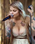 Coeur de Pirate nip slip