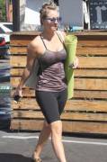 Kaley Cuoco xray (credit /u/denominacionbancaria ar /r/xray)