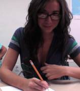 Flash tit in class (gif) (r/girlswithglasses)