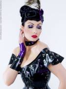 Vintage style in latex