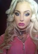 Collared Bimbo