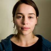 Emilia Clarke no makeup/photoshop