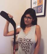 Mia Khalifa picks hockey over you