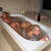 Tub for two