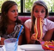 Just some girls doing lunch (Xpost from /r/Randomgirls)