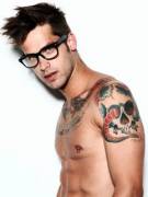 A little bit Clark Kent..A little bit Tommy Lee. I like. 