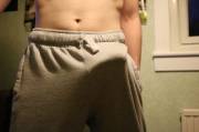 Bulging grey trackies ;)