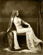 A Ziegfeld Follies girl photographed by Alfred Cheney Johnston.