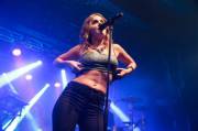 Tove Lo flashing