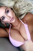 Lindsey Pelas