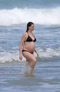 Preggo Anne Hathaway