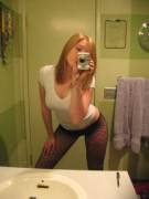 Seducing redhead mirror pic