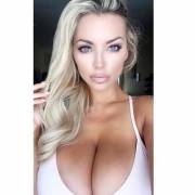 Lindsey Pelas