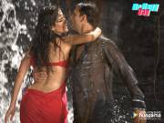 Katrina Kaif in De Dana Dan hot song. Akshay is one lucky guy