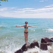 Maisie Williams on the beach