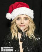 Chloë Moretz had a fan-fucking-tastic Christmas