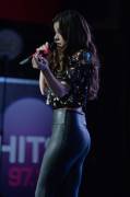 Hailee Steinfeld wearing leather pants. So hot