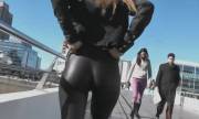 Teasing in public xposted from /r/girlsinleggings