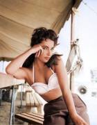 Elizabeth Taylor 1956 x-post /r/OldSchoolCool