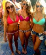 3 blondes