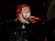 Insane Clown Posse lifts a girls shirt up at 13:28 Woodstock '99